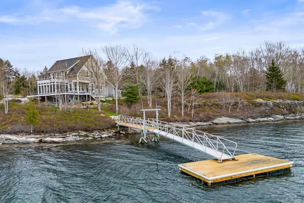 40 Bartlett Drive Phippsburg ME 04562