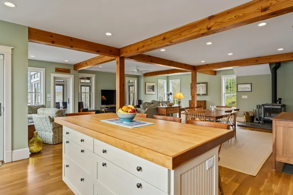 40 Bartlett Drive Phippsburg ME 04562