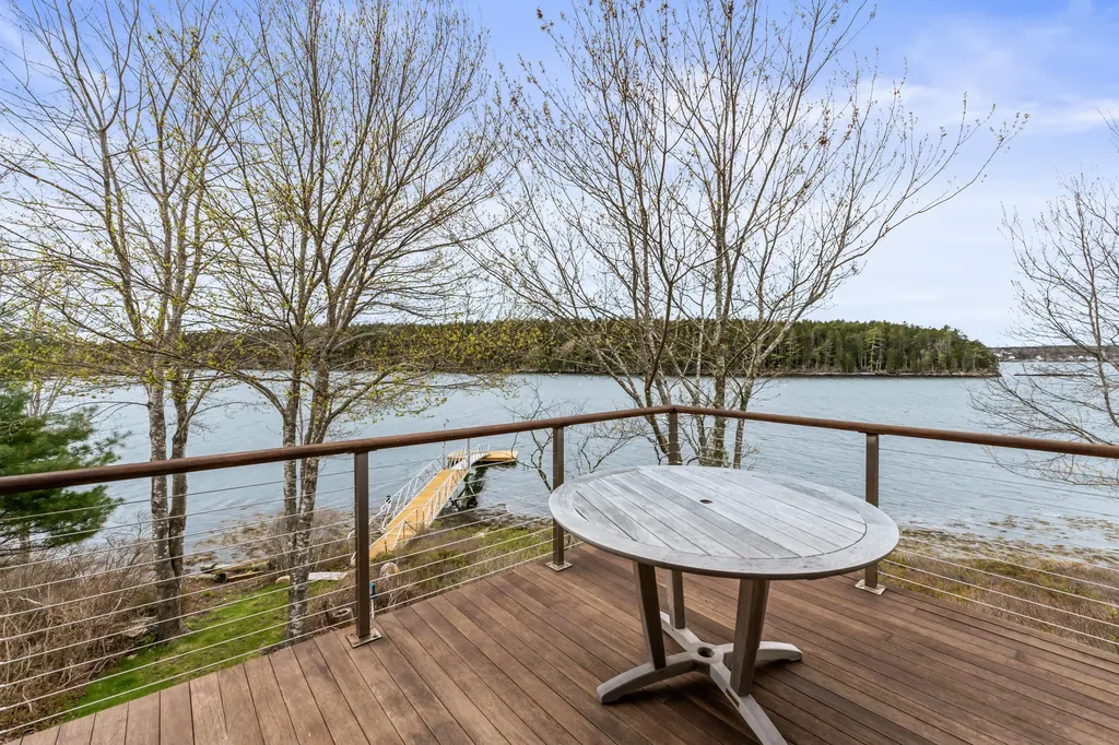 40 Bartlett Drive Phippsburg ME 04562