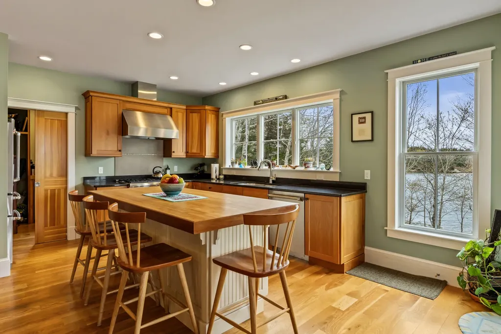 40 Bartlett Drive Phippsburg ME 04562