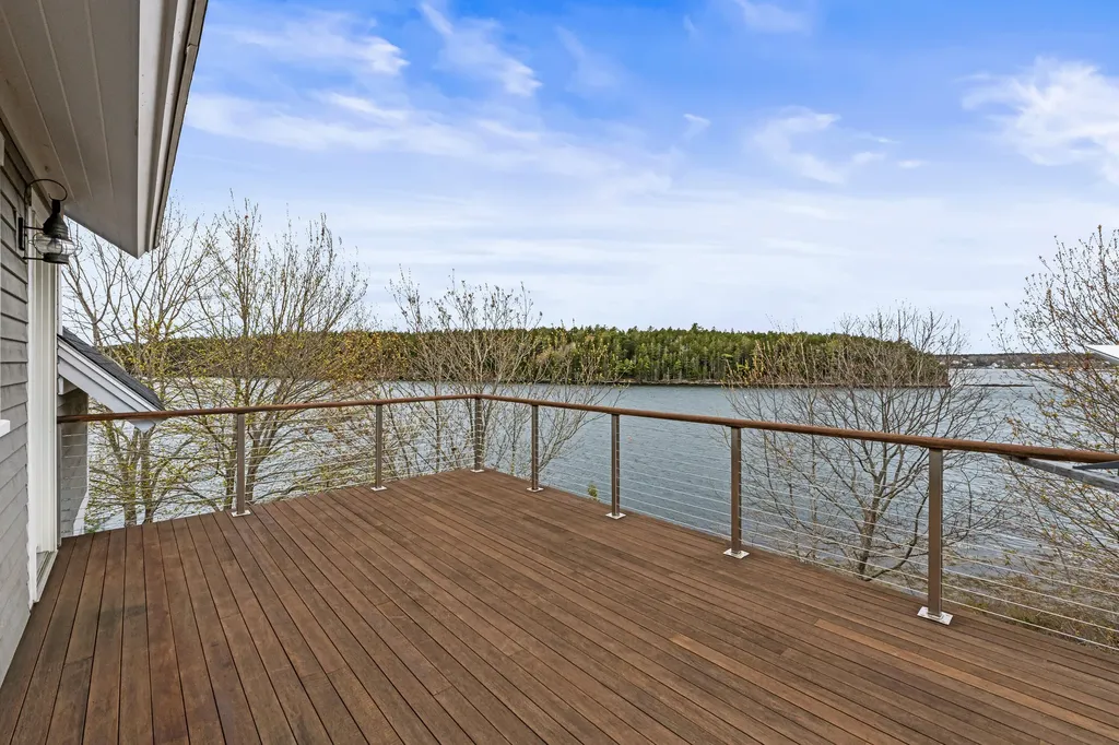 40 Bartlett Drive Phippsburg ME 04562