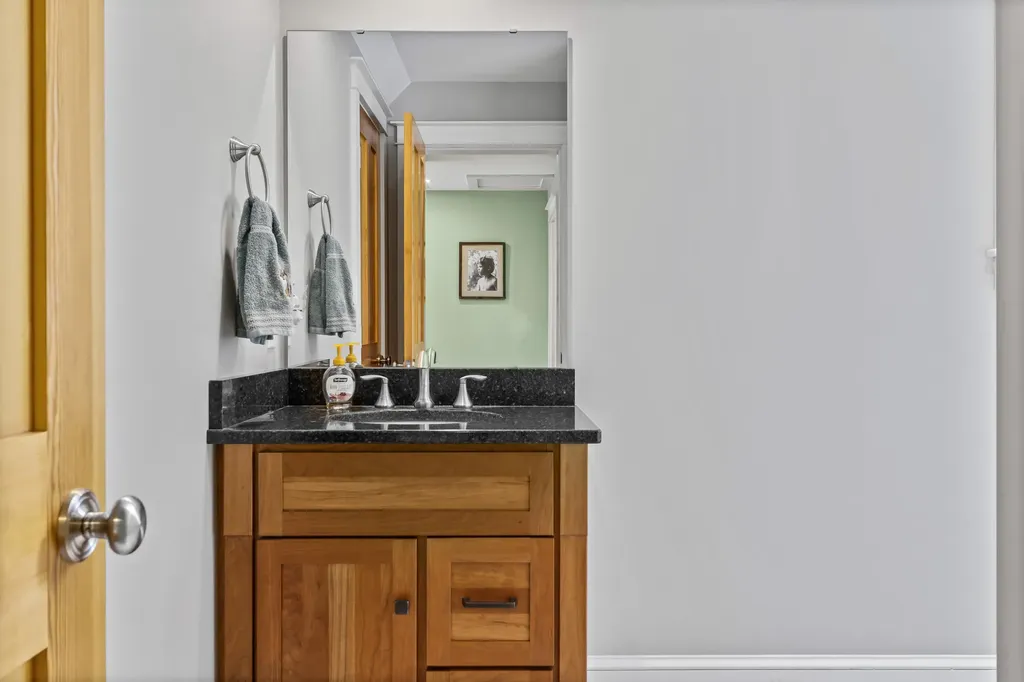 40 Bartlett Drive Phippsburg ME 04562