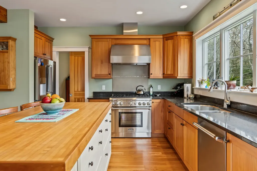 40 Bartlett Drive Phippsburg ME 04562