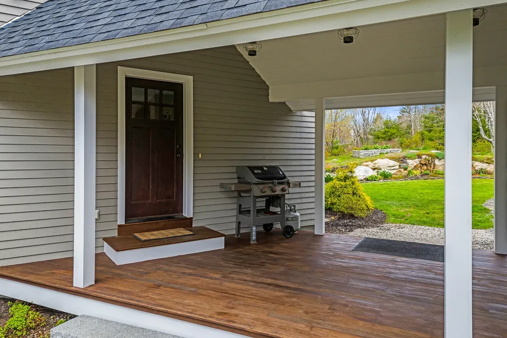 40 Bartlett Drive Phippsburg ME 04562