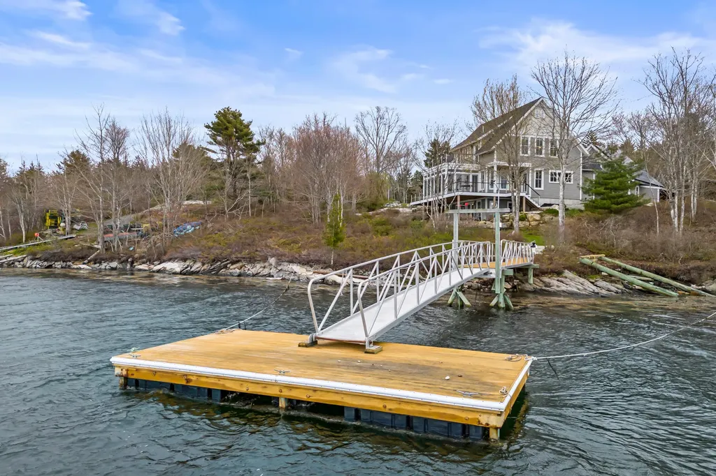40 Bartlett Drive Phippsburg ME 04562
