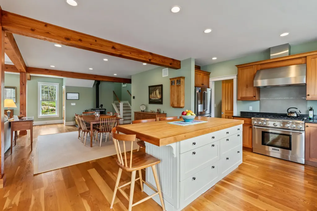 40 Bartlett Drive Phippsburg ME 04562