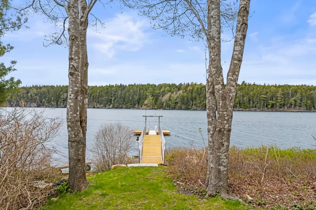 40 Bartlett Drive Phippsburg ME 04562