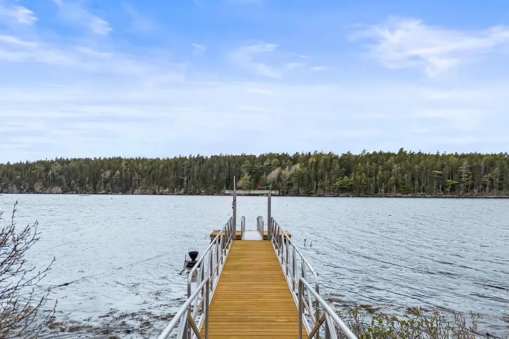 40 Bartlett Drive Phippsburg ME 04562