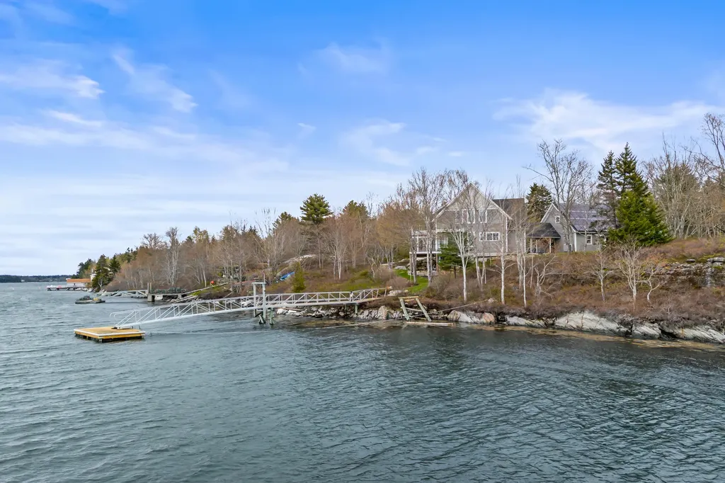 40 Bartlett Drive Phippsburg ME 04562