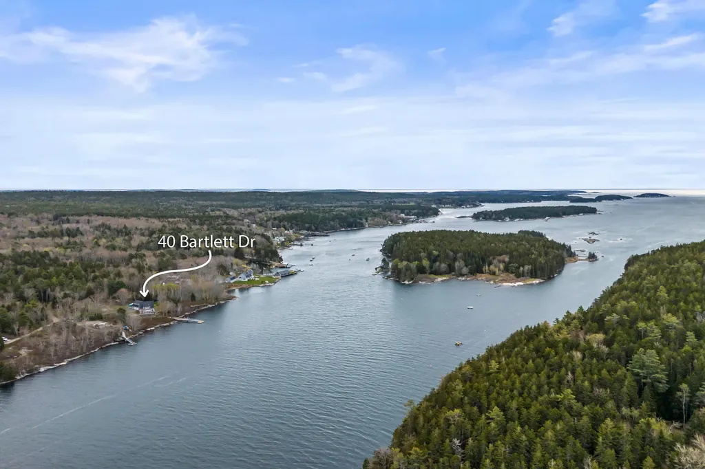 40 Bartlett Drive Phippsburg ME 04562