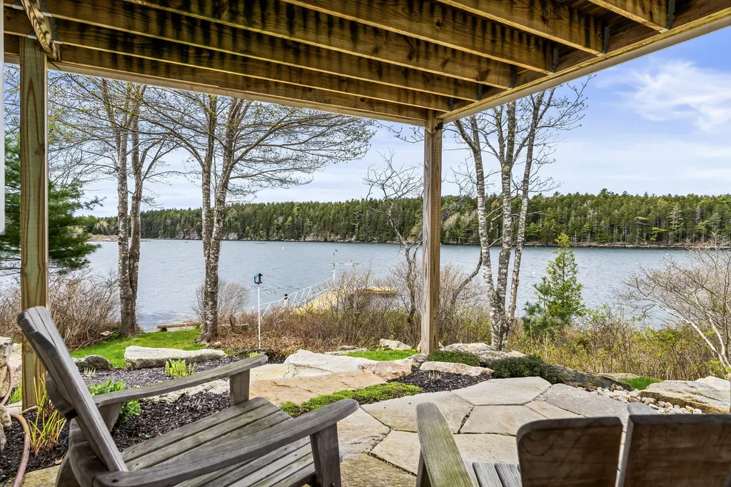 40 Bartlett Drive Phippsburg ME 04562