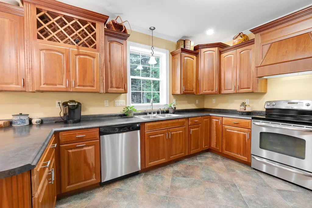 53 Stag Hollow Greene ME 04236