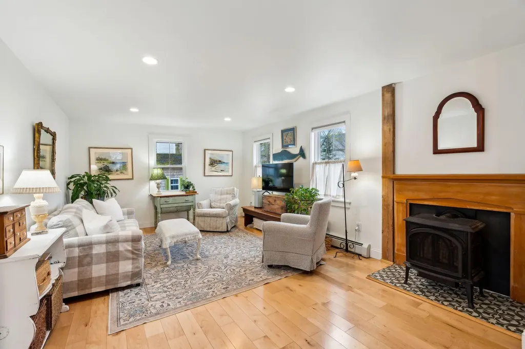 21 Noble Street Brunswick ME 04011