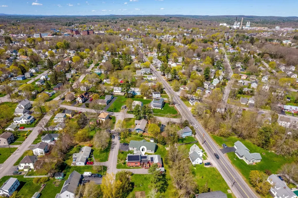 18 Roosevelt Street Westbrook ME 04092
