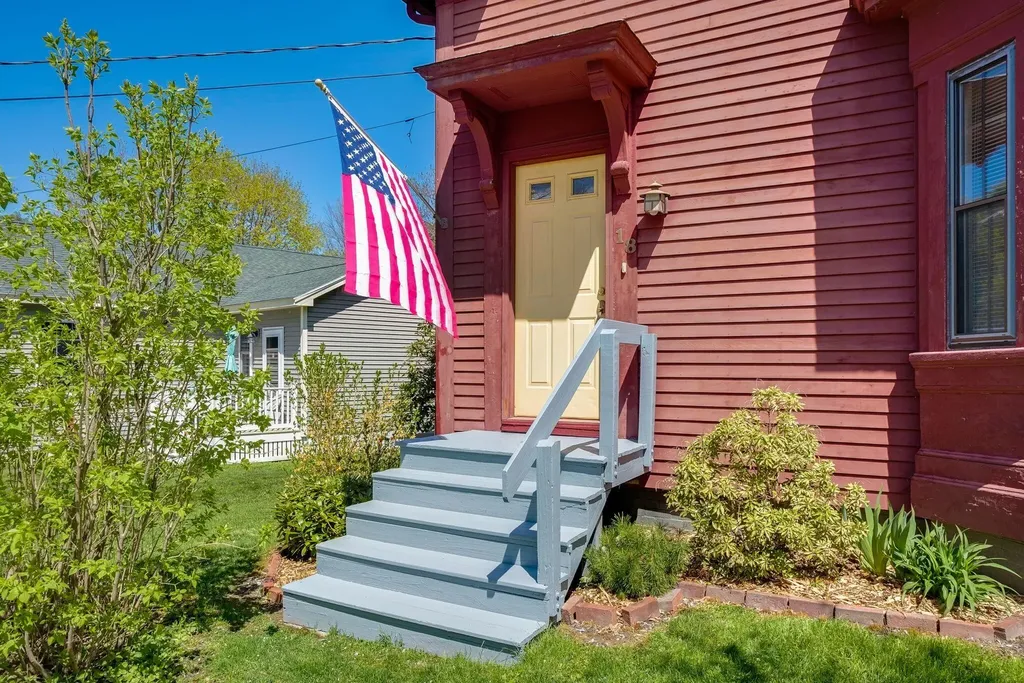 18 Roosevelt Street Westbrook ME 04092