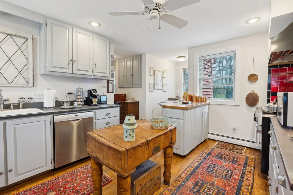 18 Roosevelt Street Westbrook ME 04092