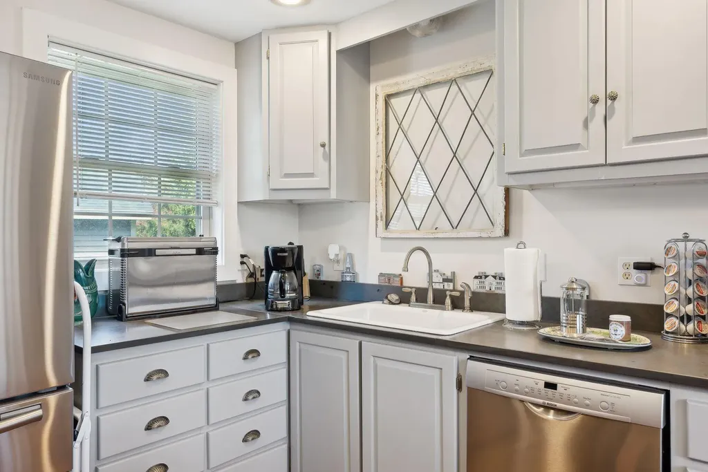18 Roosevelt Street Westbrook ME 04092