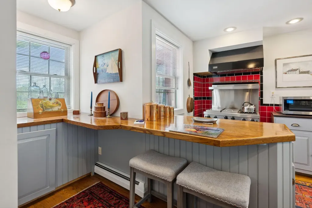 18 Roosevelt Street Westbrook ME 04092