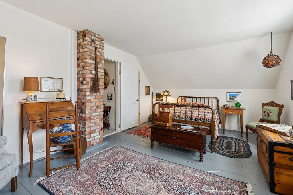 18 Roosevelt Street Westbrook ME 04092