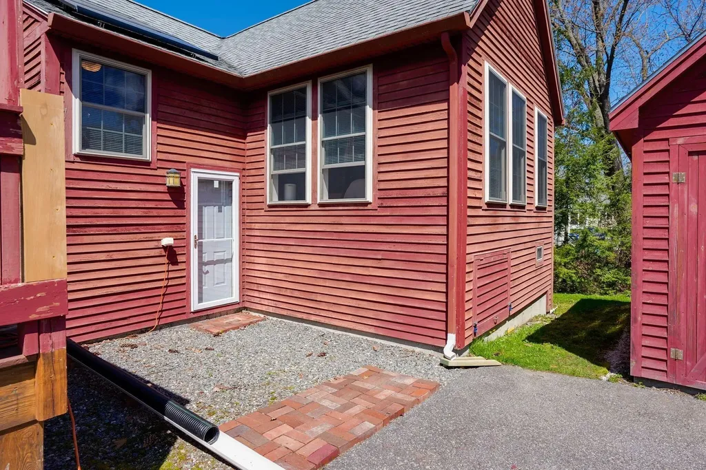 18 Roosevelt Street Westbrook ME 04092
