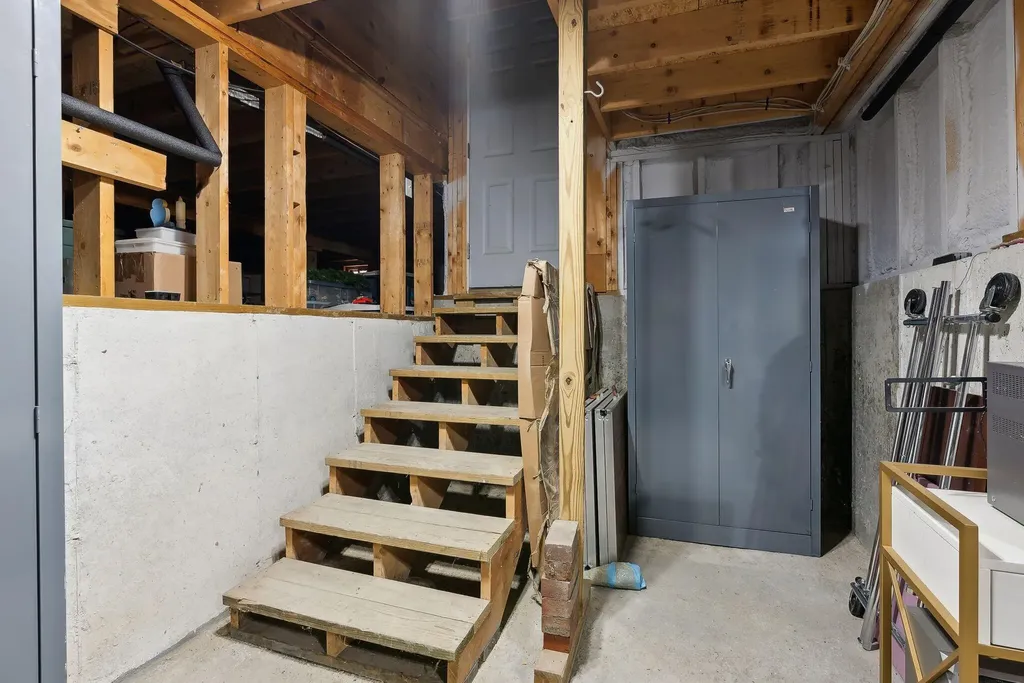 18 Roosevelt Street Westbrook ME 04092