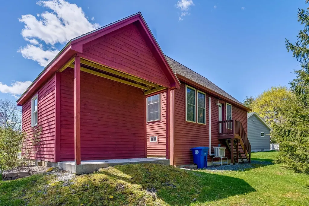18 Roosevelt Street Westbrook ME 04092