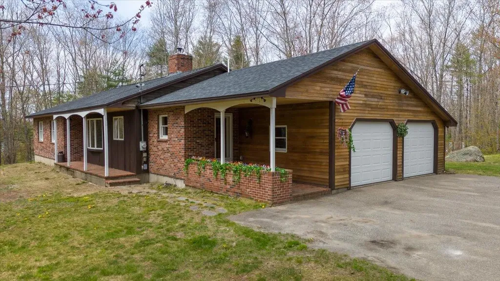 10 Kenmore Drive Warren ME 04864
