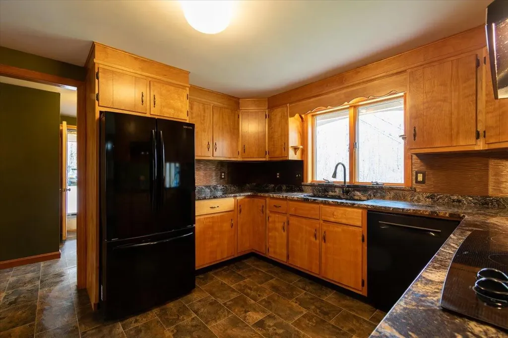 10 Kenmore Drive Warren ME 04864