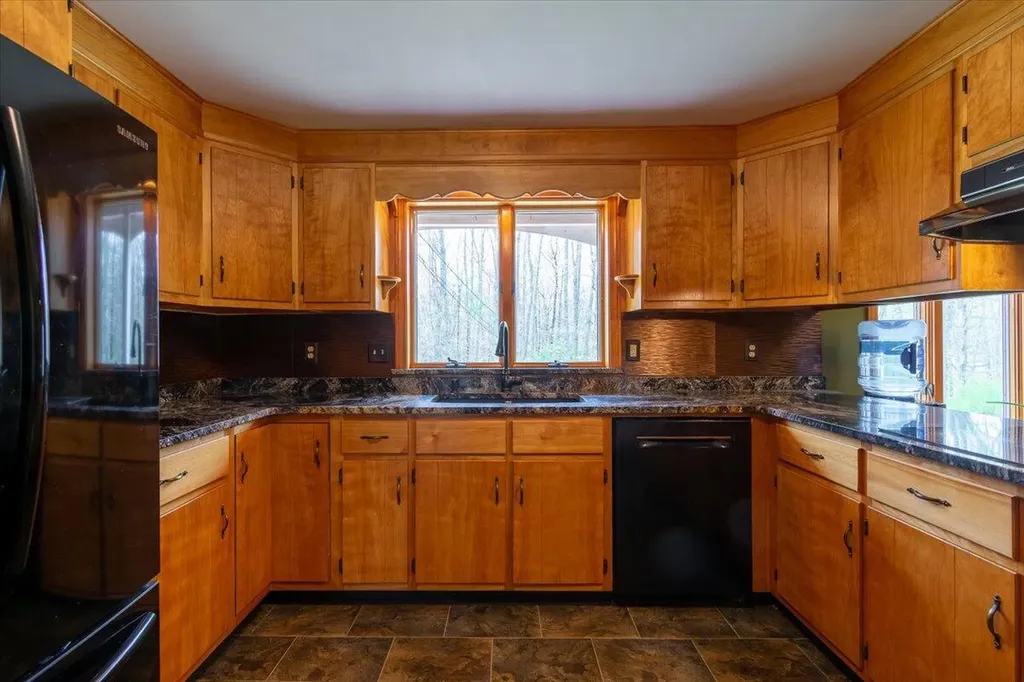 10 Kenmore Drive Warren ME 04864
