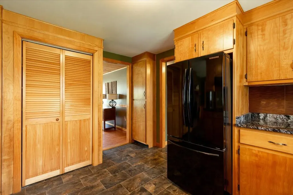 10 Kenmore Drive Warren ME 04864