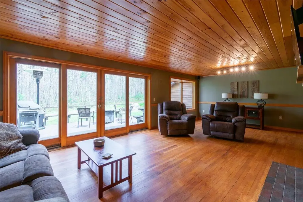 10 Kenmore Drive Warren ME 04864