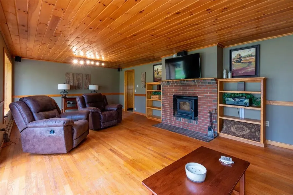 10 Kenmore Drive Warren ME 04864