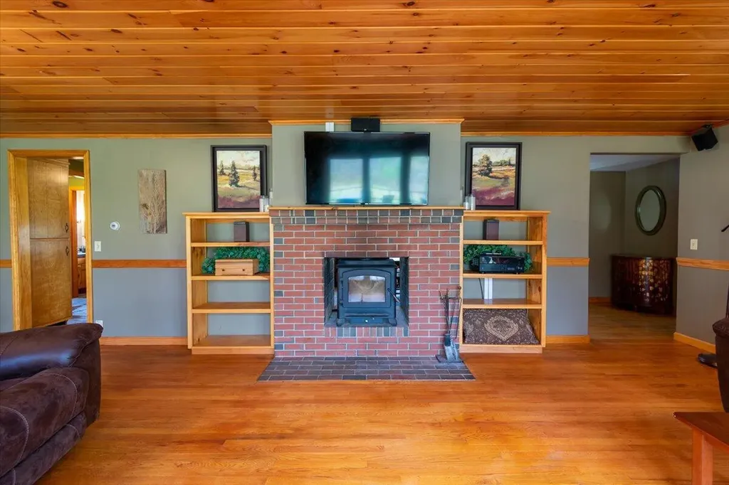 10 Kenmore Drive Warren ME 04864