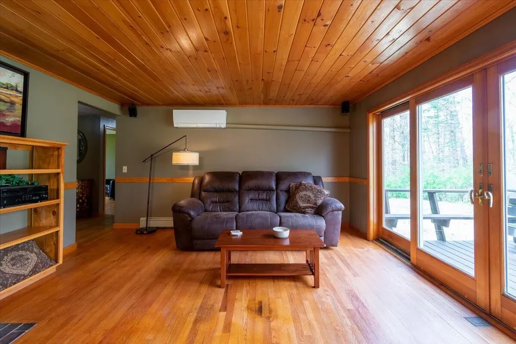 10 Kenmore Drive Warren ME 04864