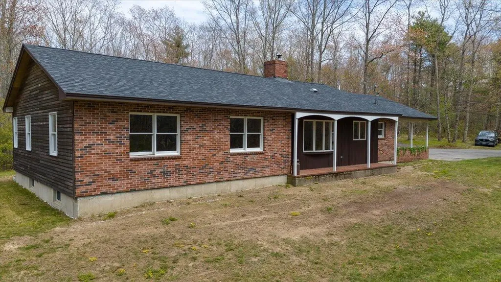 10 Kenmore Drive Warren ME 04864