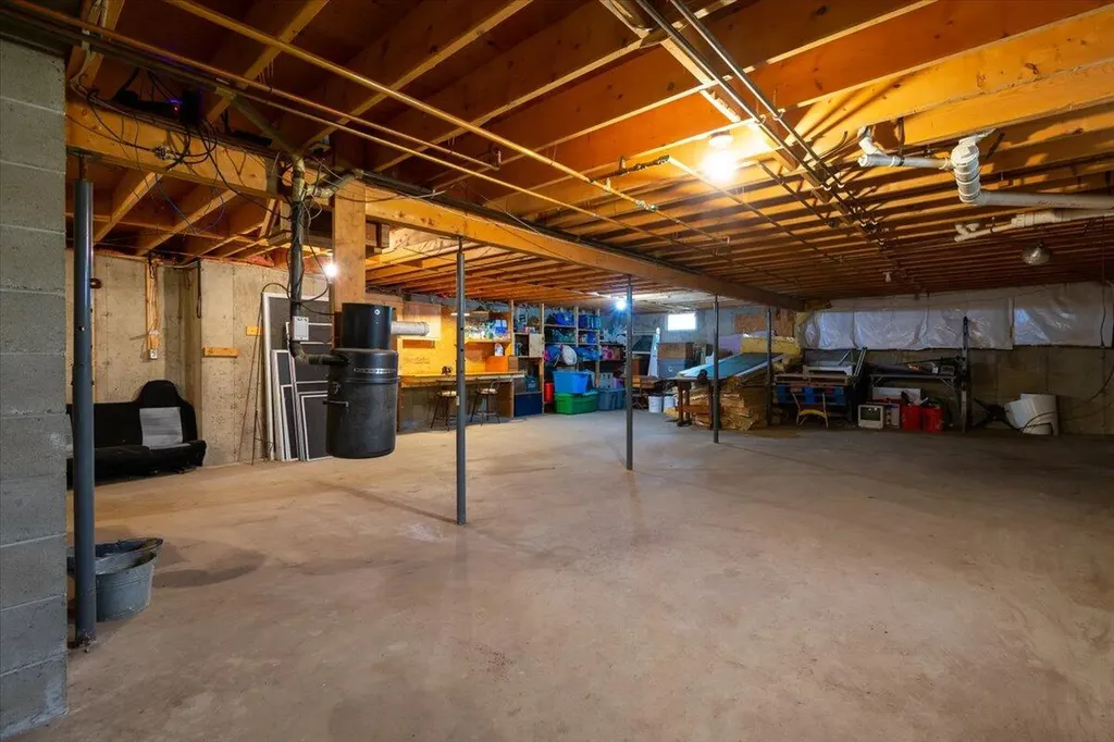10 Kenmore Drive Warren ME 04864