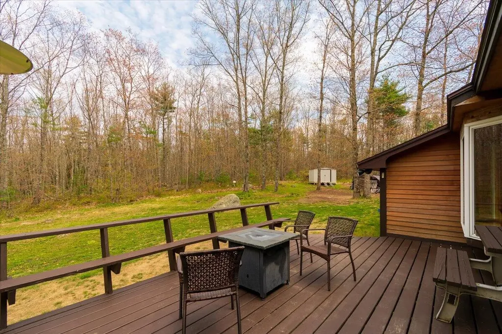 10 Kenmore Drive Warren ME 04864
