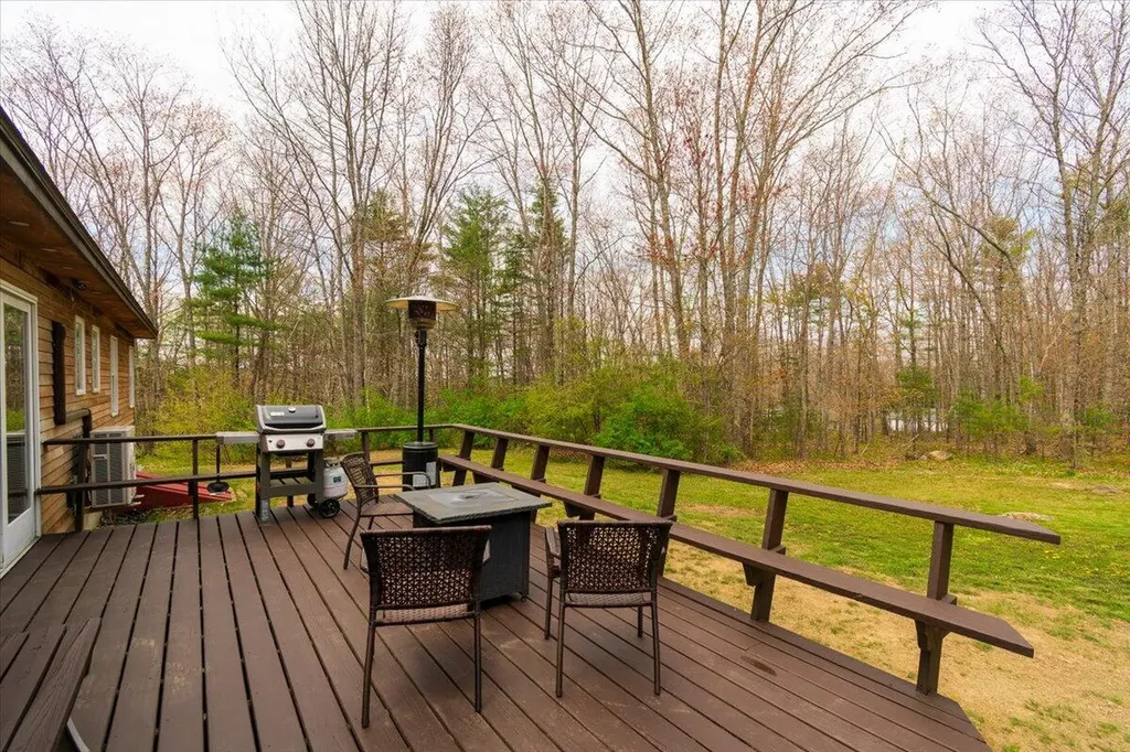 10 Kenmore Drive Warren ME 04864