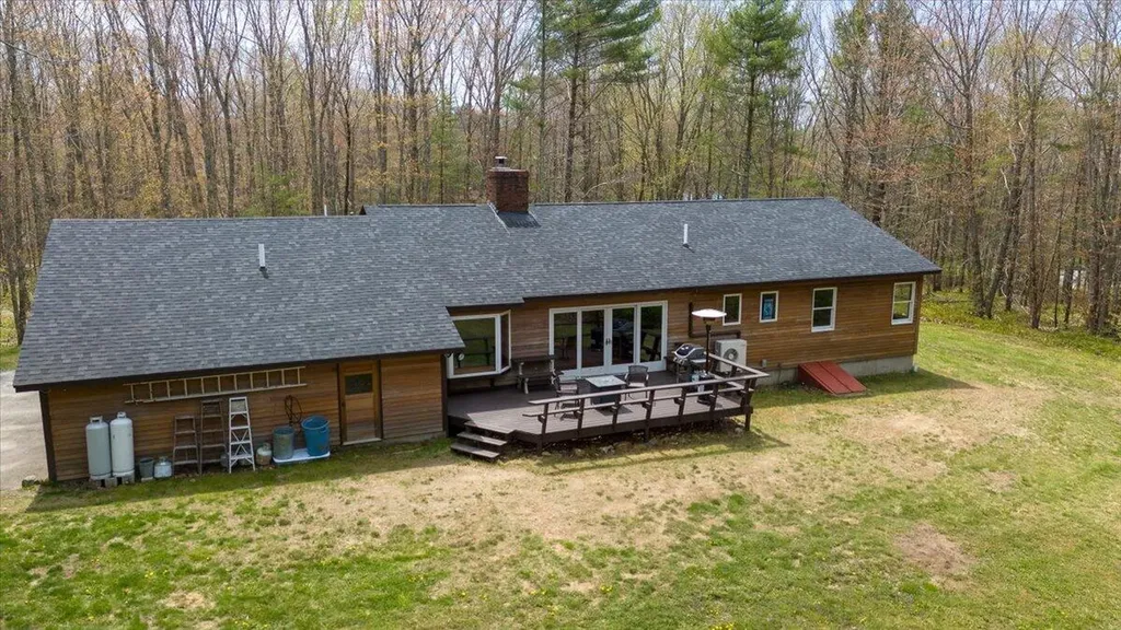 10 Kenmore Drive Warren ME 04864