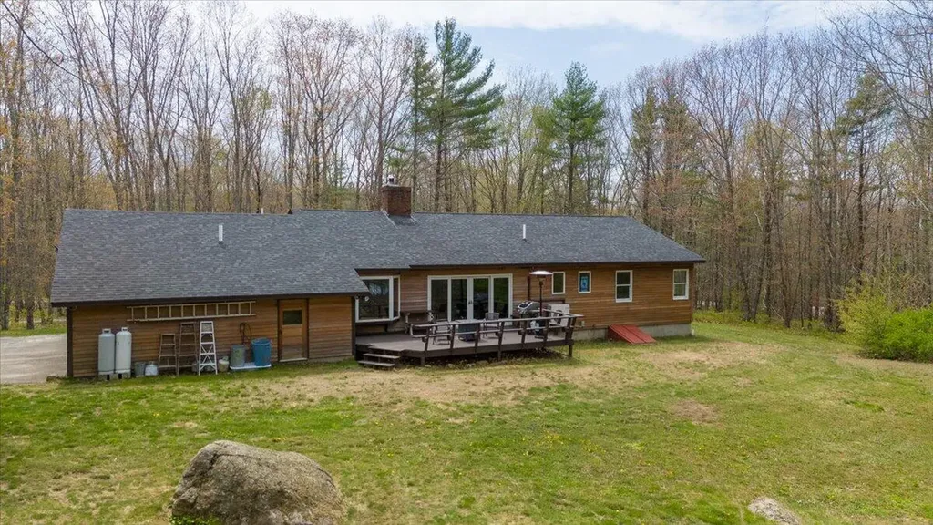 10 Kenmore Drive Warren ME 04864