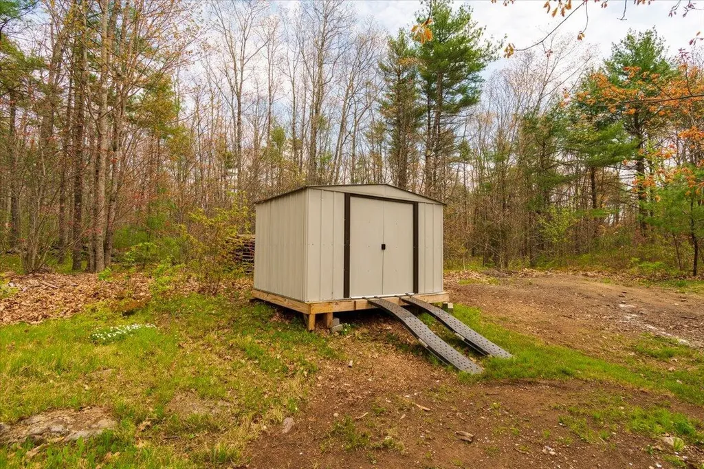 10 Kenmore Drive Warren ME 04864