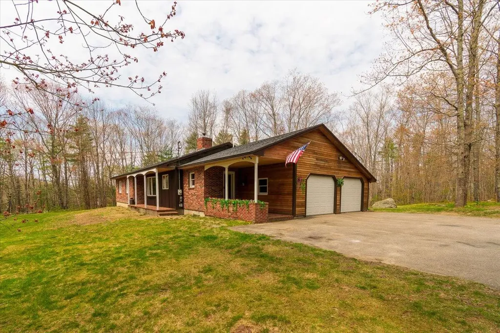 10 Kenmore Drive Warren ME 04864