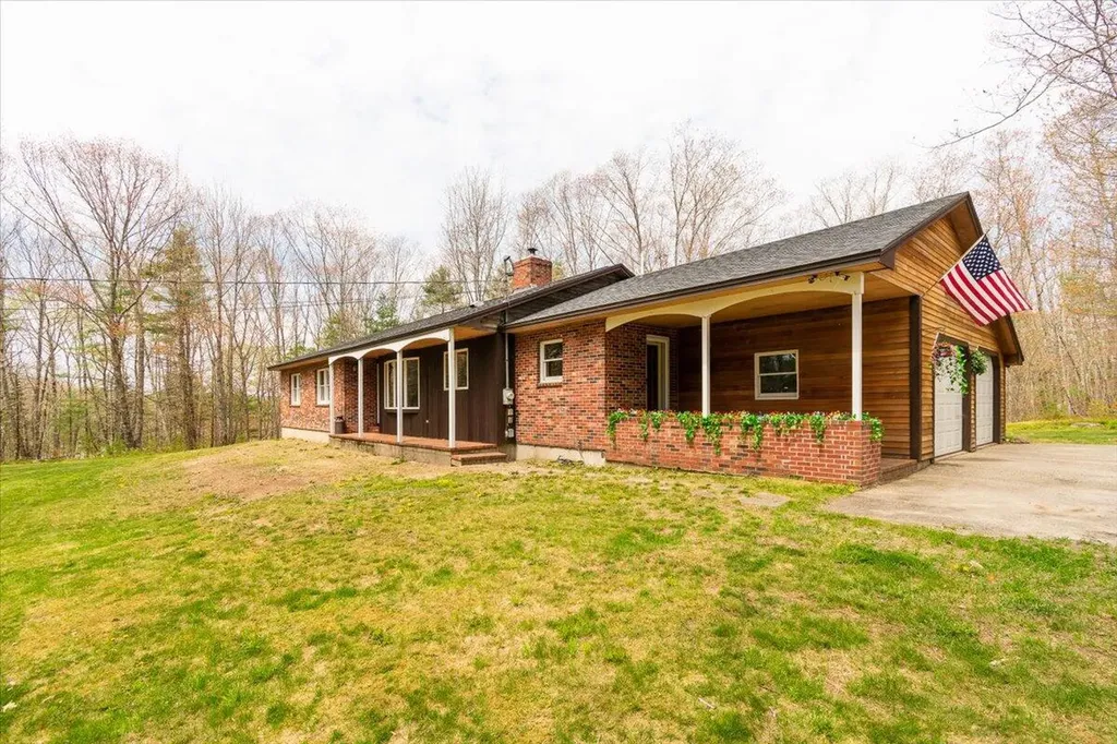 10 Kenmore Drive Warren ME 04864