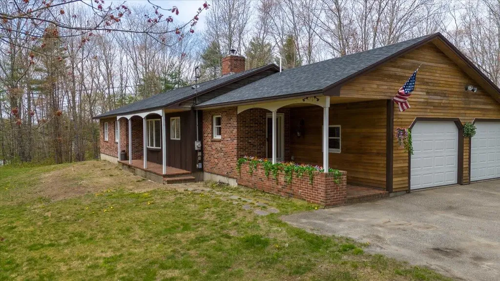 10 Kenmore Drive Warren ME 04864