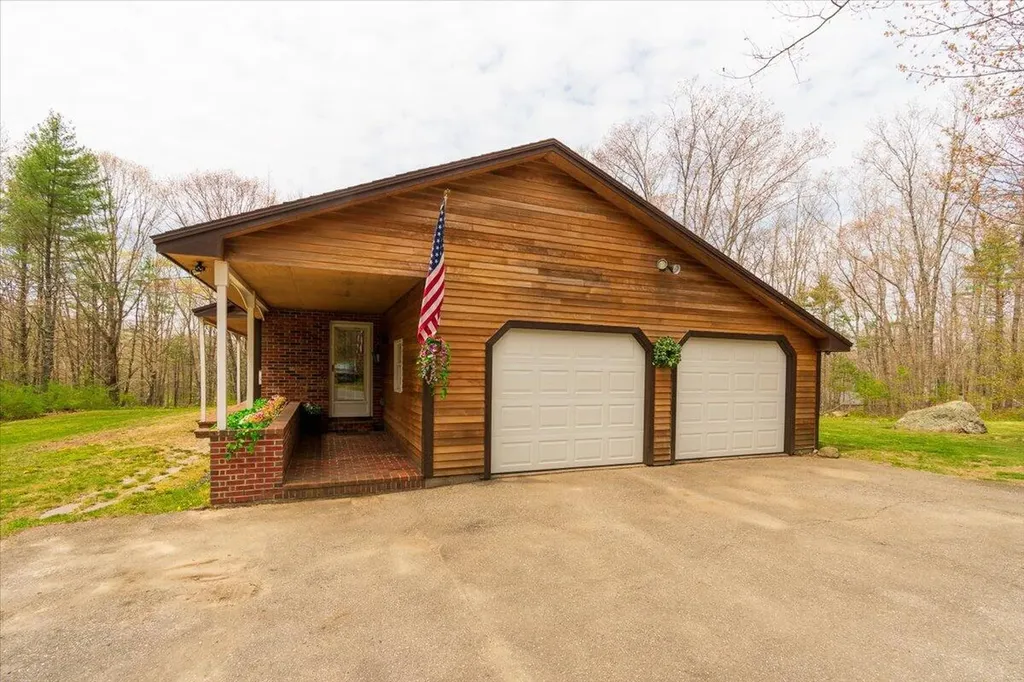 10 Kenmore Drive Warren ME 04864