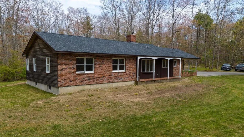 10 Kenmore Drive Warren ME 04864
