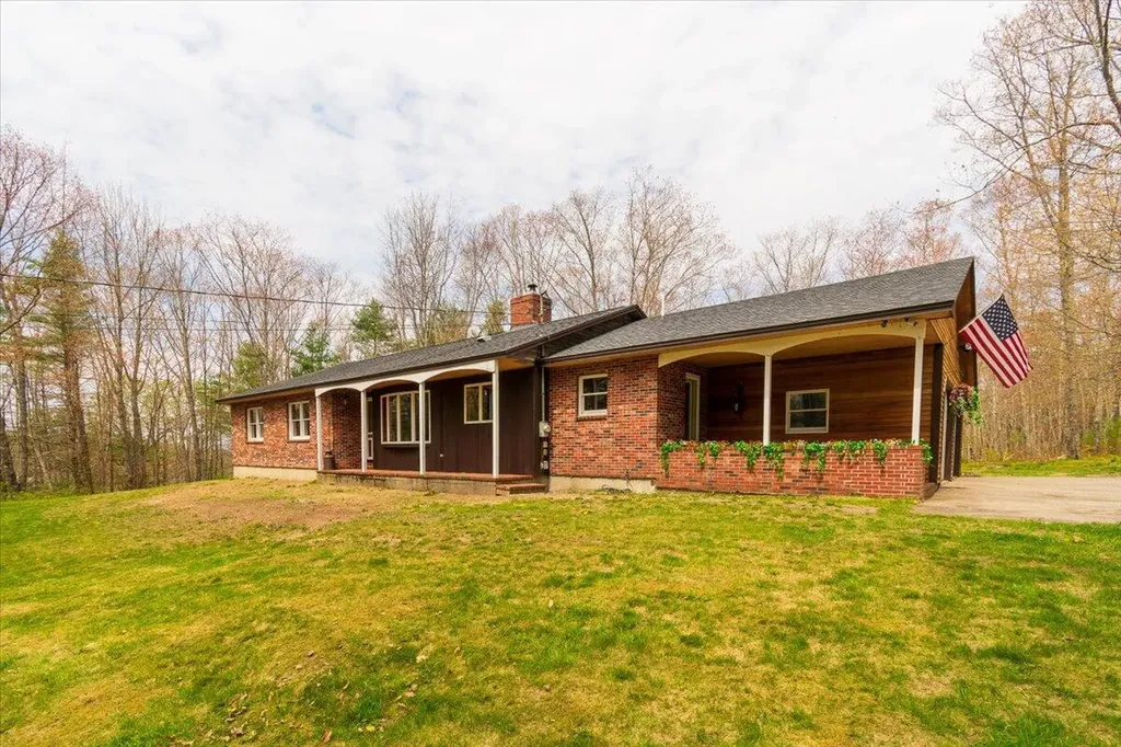 10 Kenmore Drive Warren ME 04864