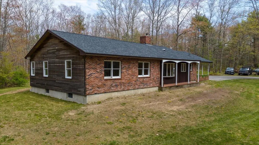 10 Kenmore Drive Warren ME 04864