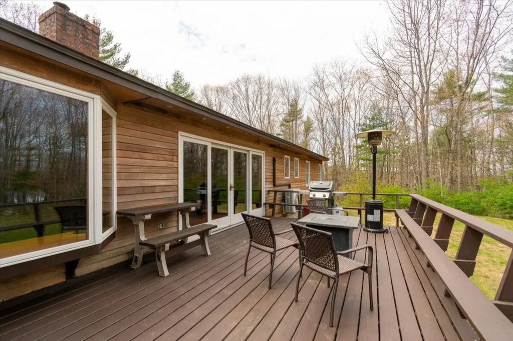 10 Kenmore Drive Warren ME 04864