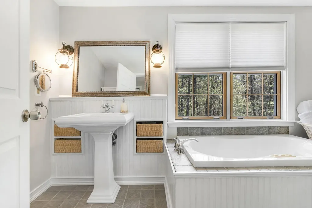 7 Paddock Way Falmouth ME 04105
